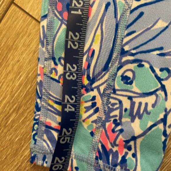 Lilly Pulitzer Luxletic Weekender High Rise Leggings in “Pop Up Got Your Back” - Picture 8 of 9